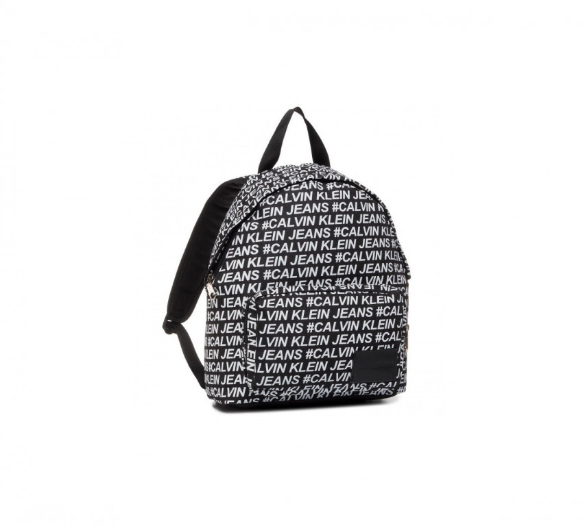 Calvin Klein dámský černý batoh s nápisy ROUND BACKPACK č.1