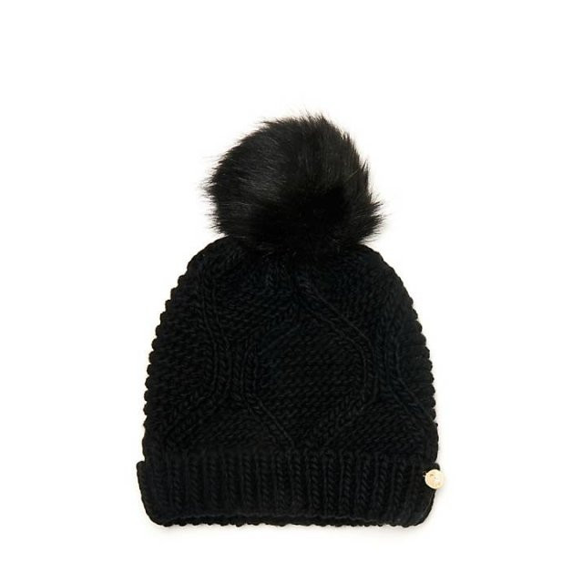 GUESS dámská černá čepice č.3