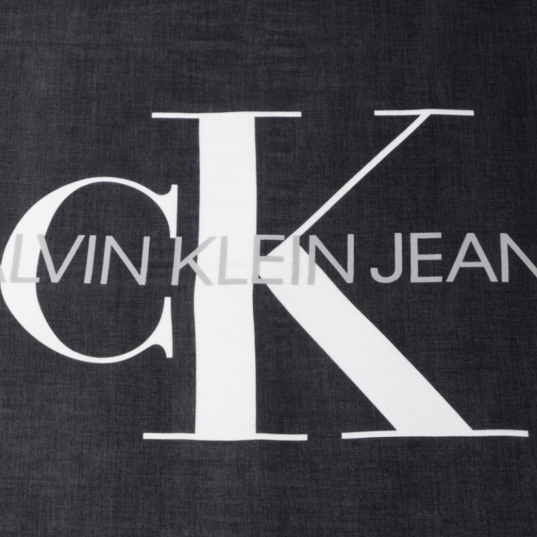 Calvin Klein dámský černo bílý šátek SCARF 130X130 č.3