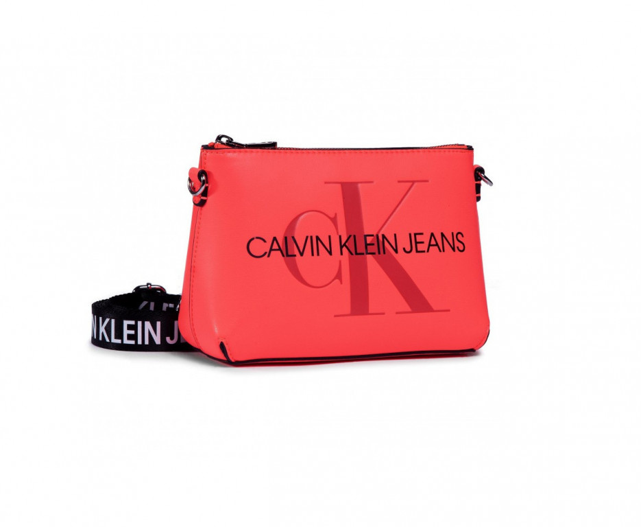 Calvin Klein dámská červená crossbody kabelka CAMERA POUCH č.1
