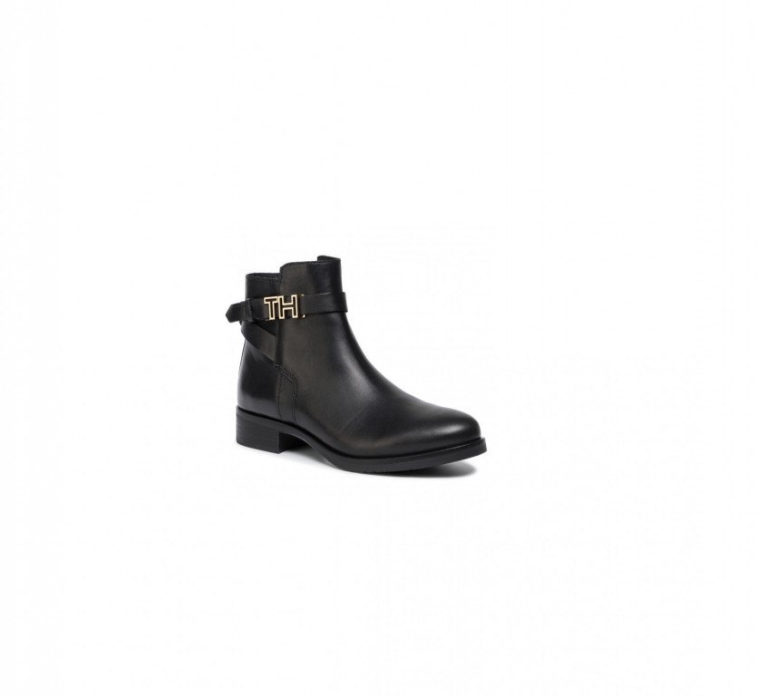 Tommy Hilfiger dámské černé polokozačky Hardware Leather Flat Bootie č.1