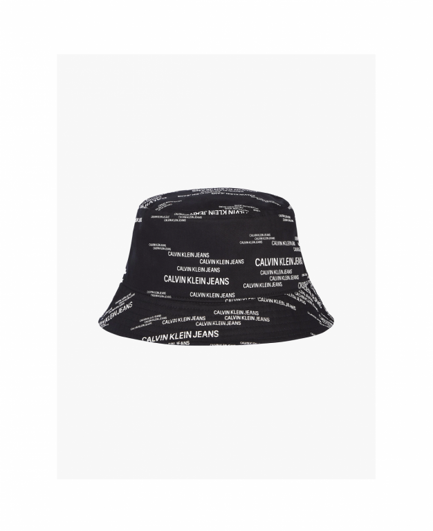 Calvin Klein Jeans pánský černý klobouk s nápisy AOP URBAN BUCKET č.1