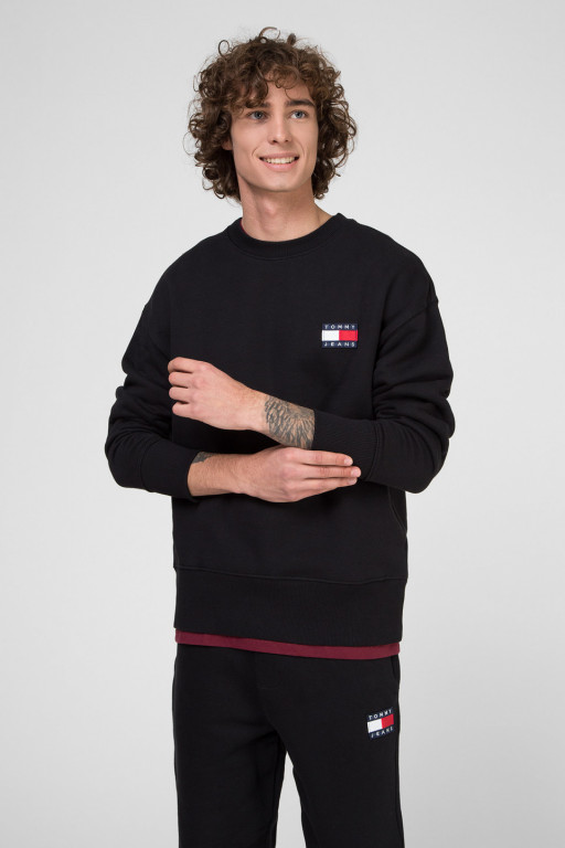 TOMMY JEANS pánská černá mikina TJM TOMMY BADGE CREW č.1