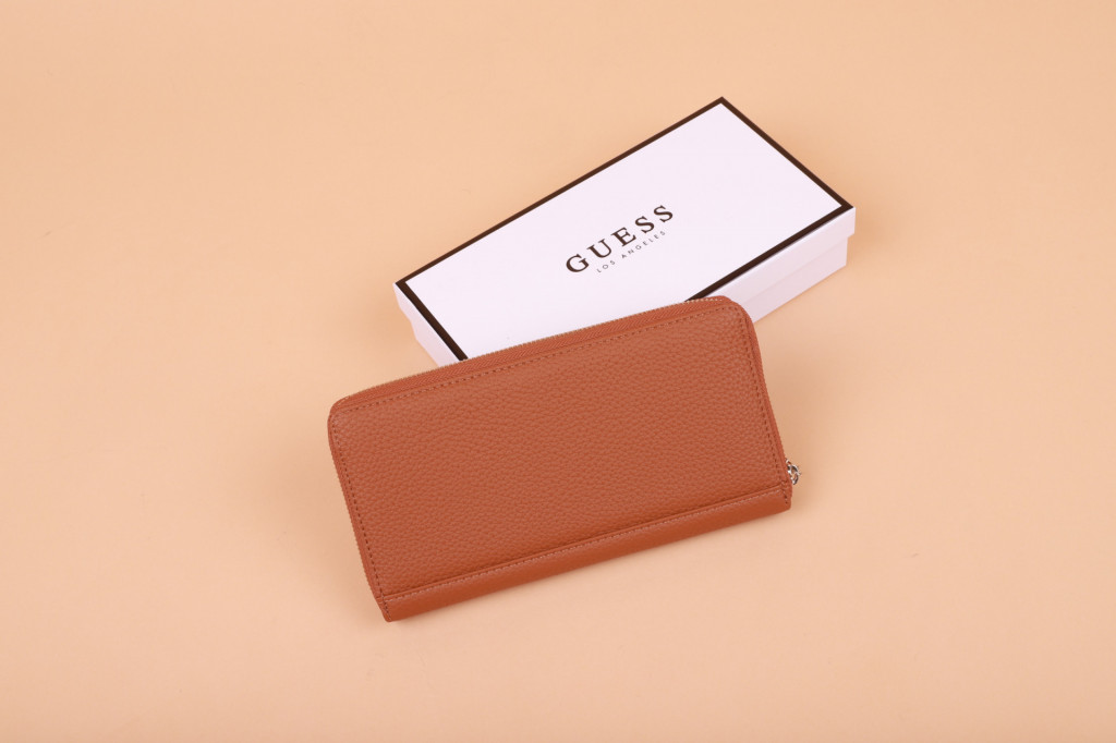 GUESS dámská hnědá peněženka č.3